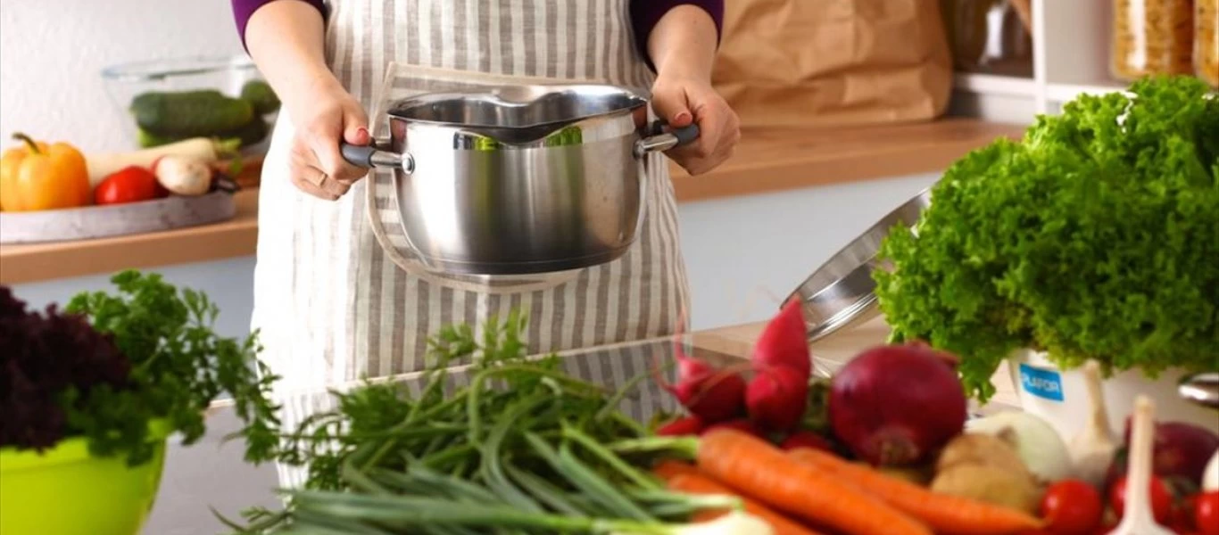 Το έξυπνο κόλπο για να απαλλαγείτε από τις έντονες μυρωδιές στην κουζίνα